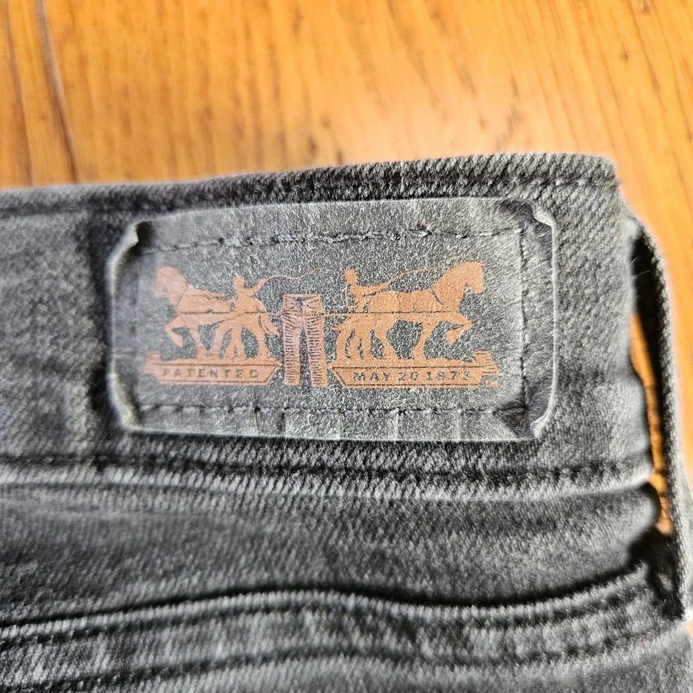 Levis measurements waist
